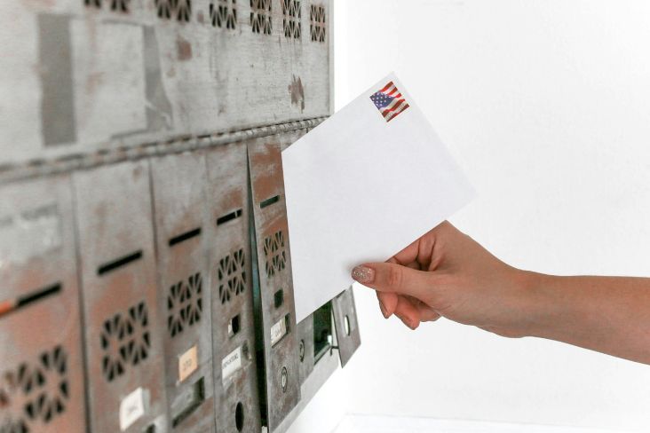 Collect Mail While Living Abroad: Traveling Mailbox